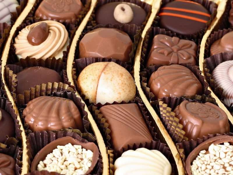 Heerlijke chocolaatjes uit chocoladedoosjes zijn verleidelijk online puzzel
