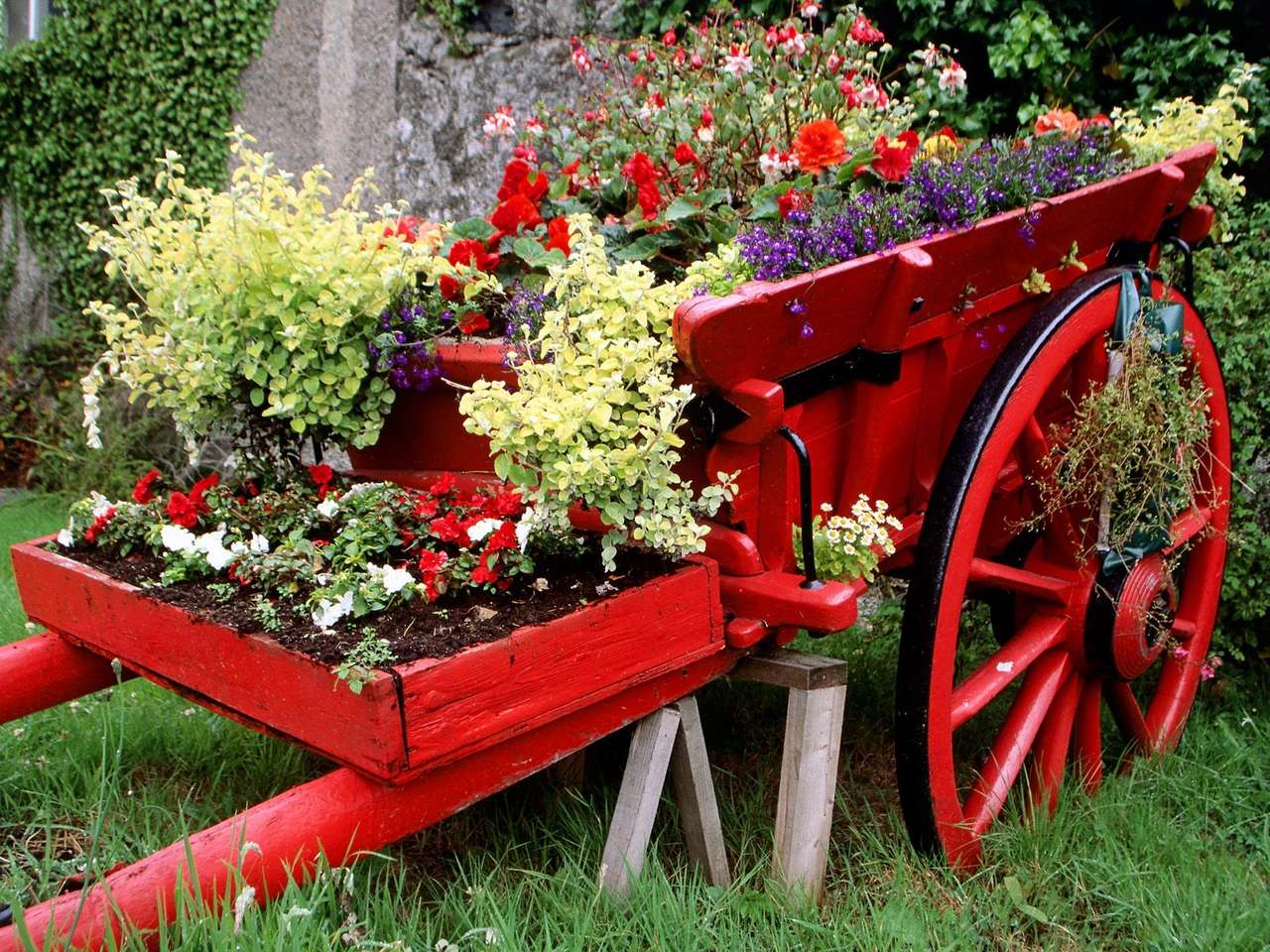 Cart used as a gardener jigsaw puzzle online