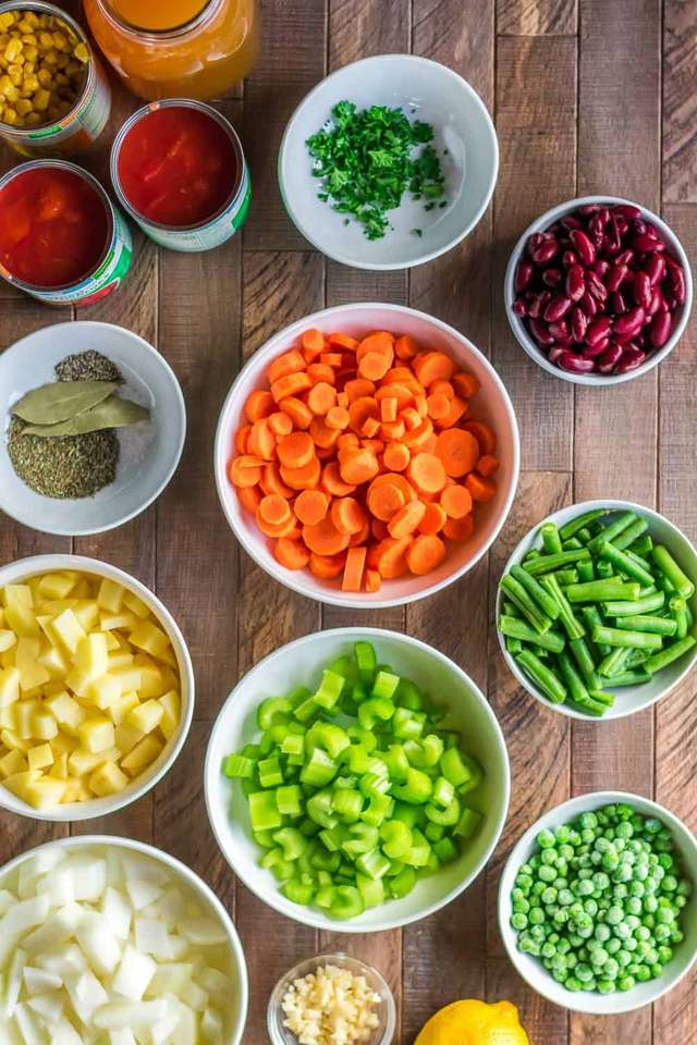 Συστατικά για σούπα λαχανικών παζλ online