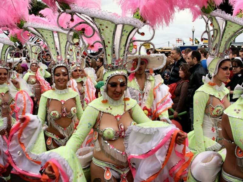Бразилия - карнавален парад онлайн пъзел