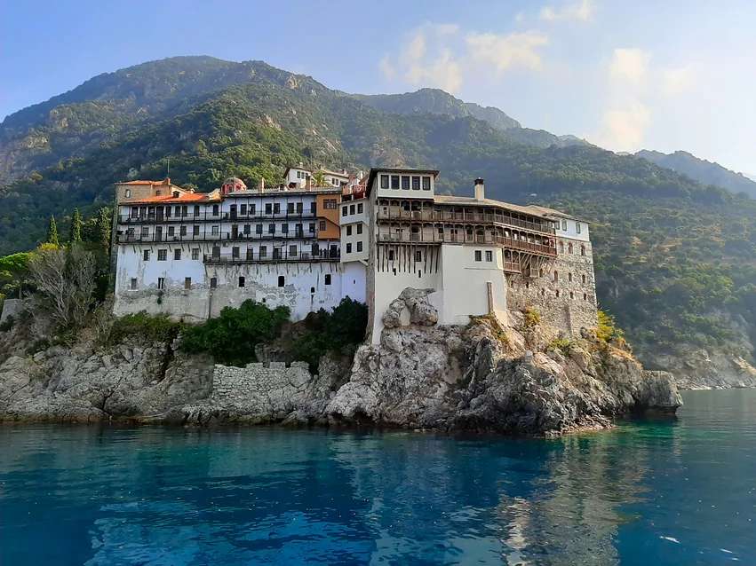 Grécia Mosteiro de Athos Osiou Grigoriou puzzle online