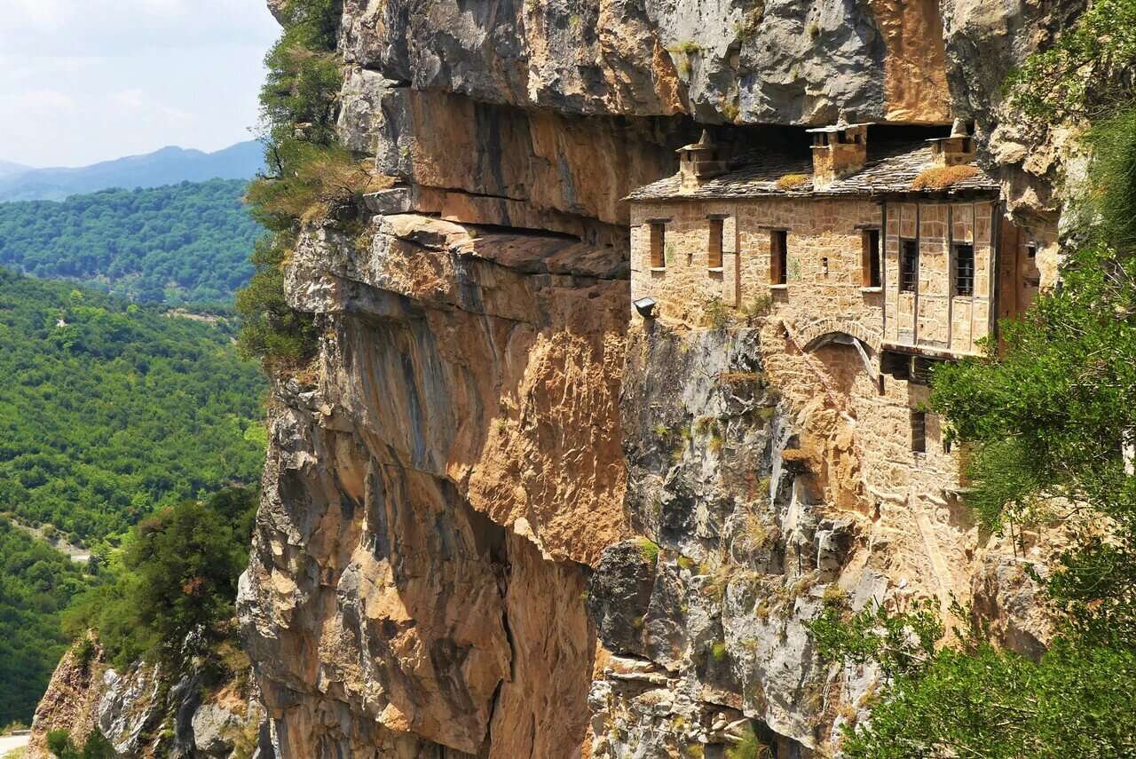 Monastério da Grécia Epirus Rock de Kipina quebra-cabeças online