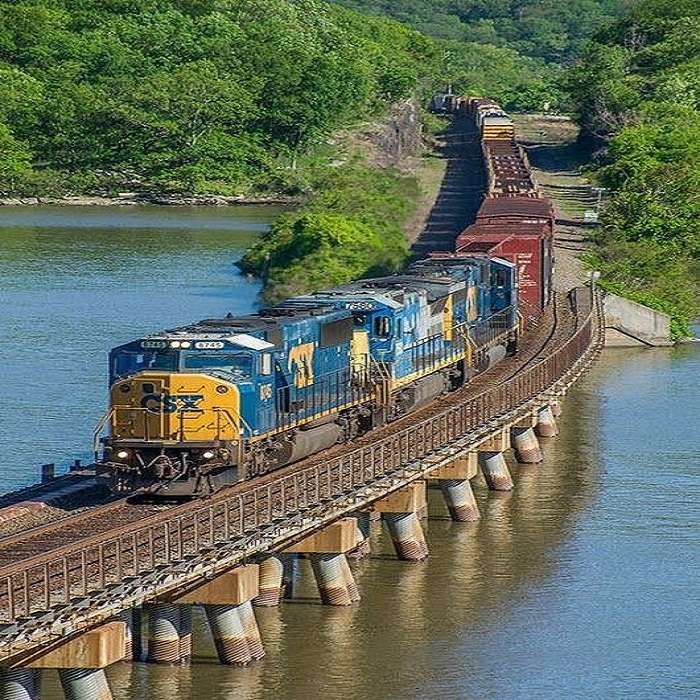 Поезд на мосту пазл онлайн