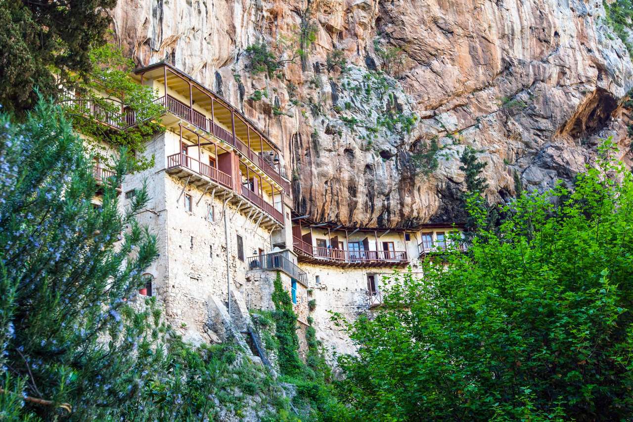 Monastério da rocha do Peloponeso da Grécia puzzle online