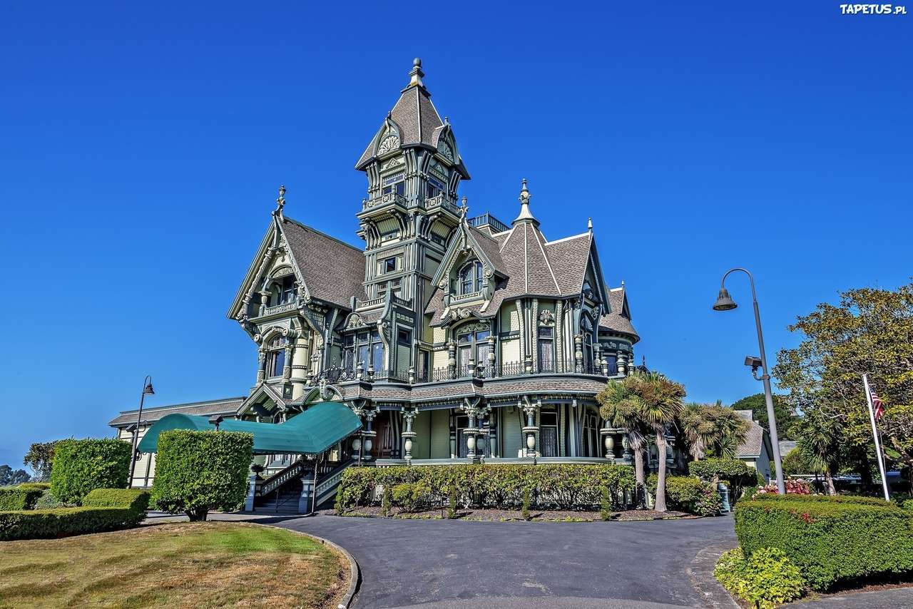 Large Victorian style building online puzzle