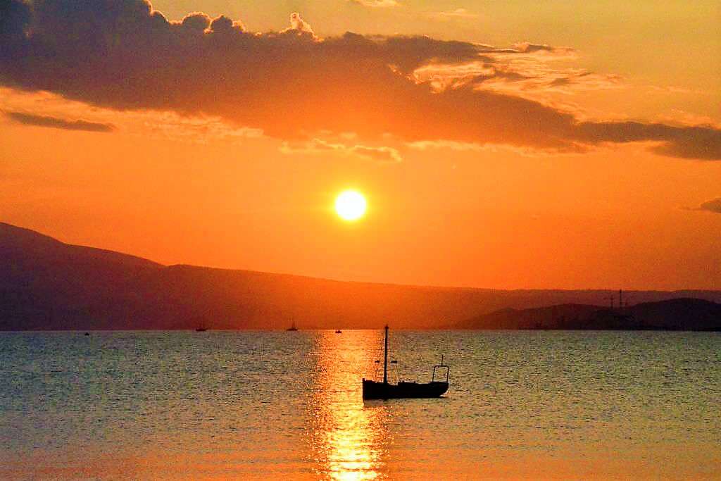 Puesta de sol en la isla griega rompecabezas en línea