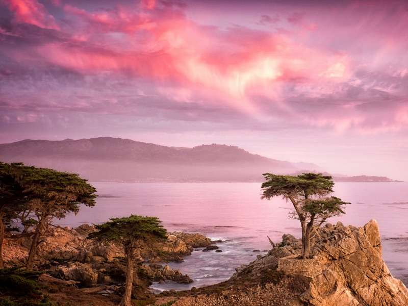 Il fascino di una spiaggia di ciottoli rosa puzzle online
