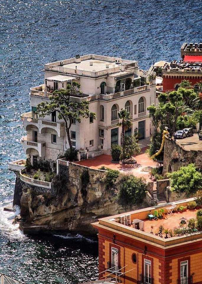 Дом на скале в Неаполе пазл онлайн