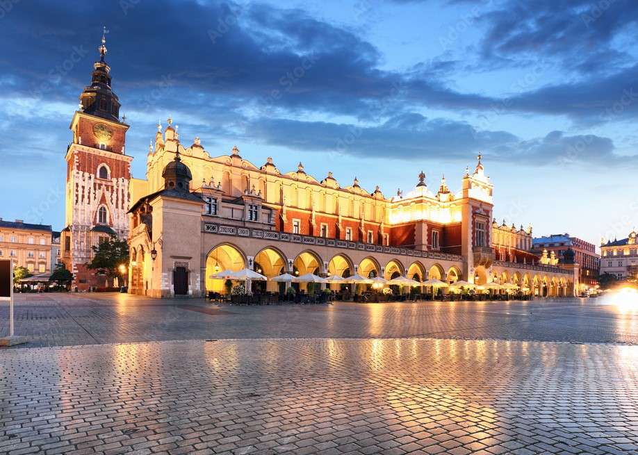 Marknadstorget i Krakow på kvällen Pussel online