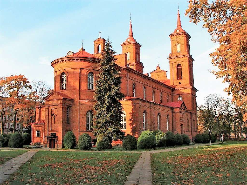 Литва Панезевская церковь св. Петра и Павла онлайн-пазл