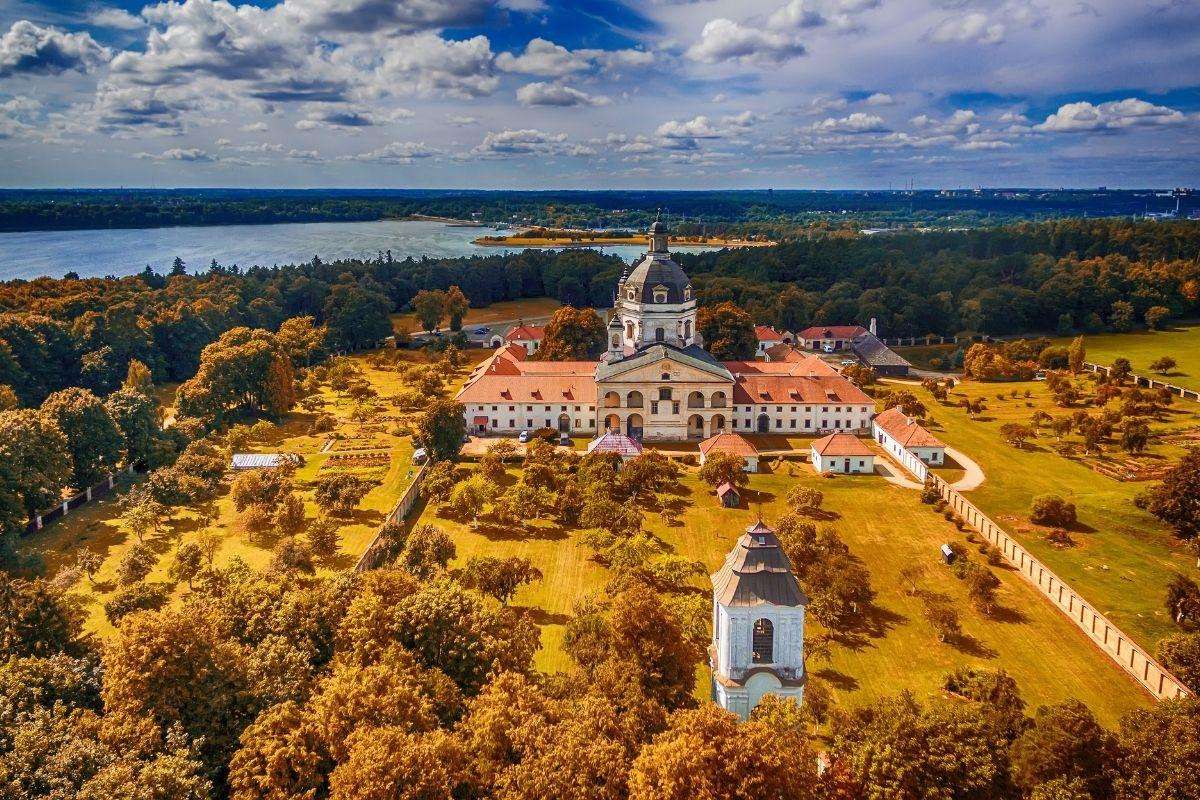 Monasterio de Kaunas en Lituania rompecabezas en línea