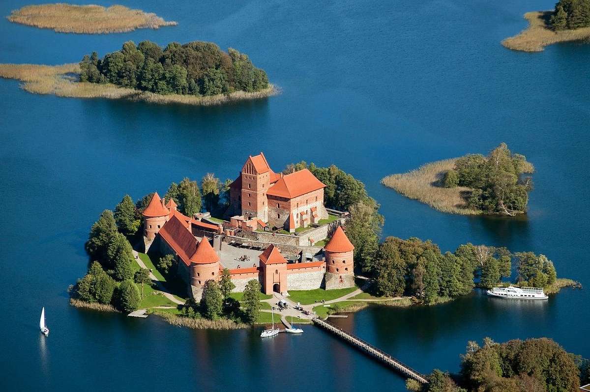 Lithuania island castle Trakai jigsaw puzzle online