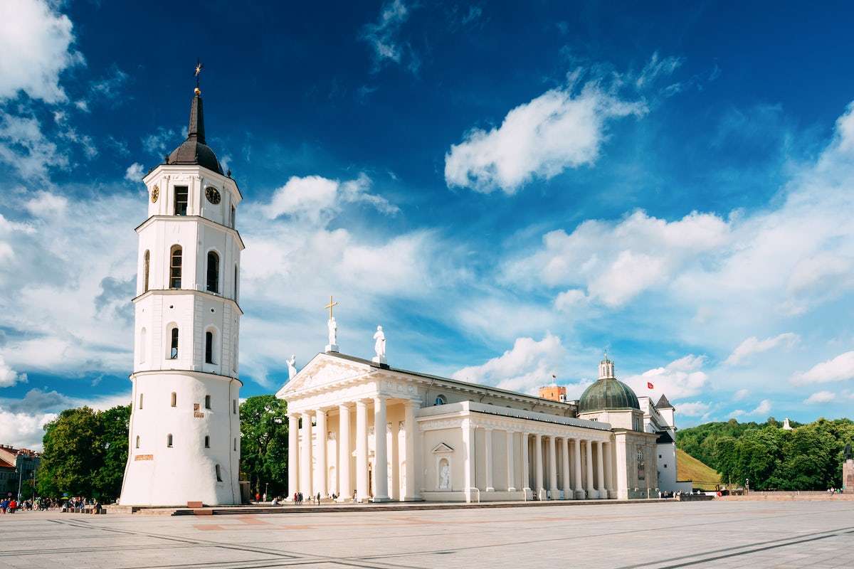 Place de la cathédrale de Vilnius Lituanie puzzle en ligne