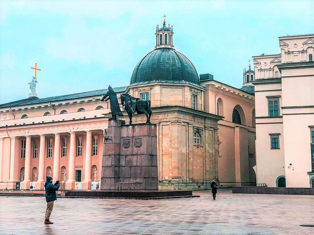 Литва Вильнюсский собор и дворец пазл онлайн