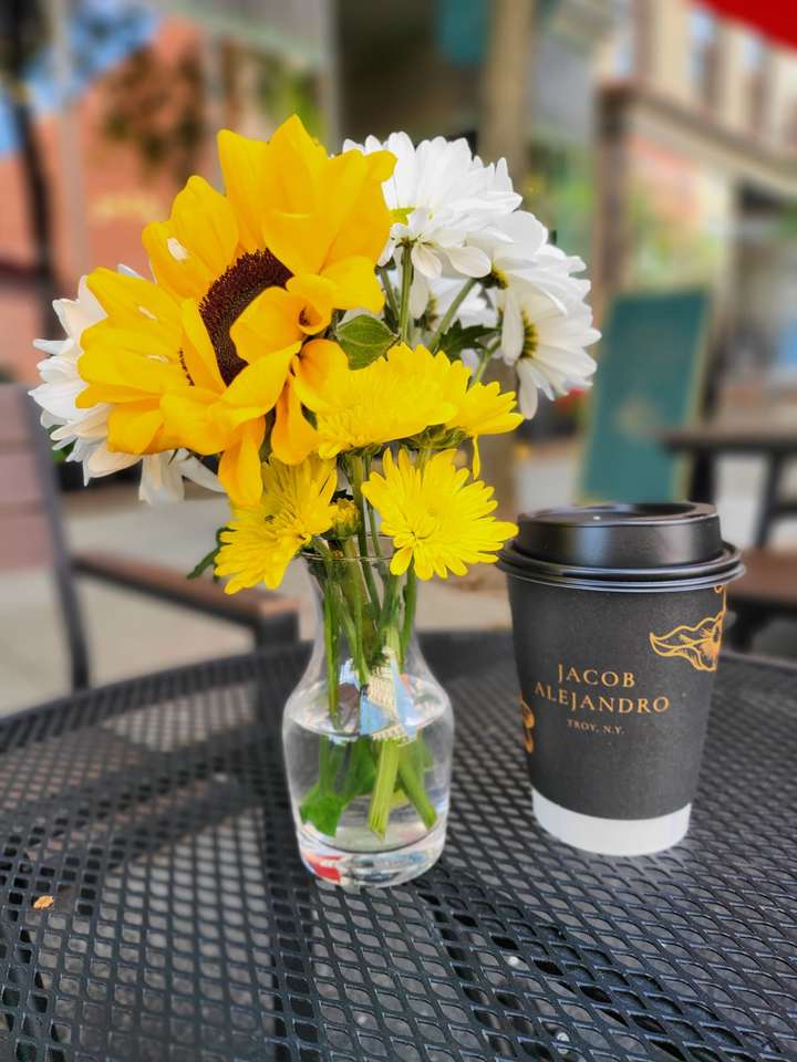 гарні квіти та кава пазл онлайн
