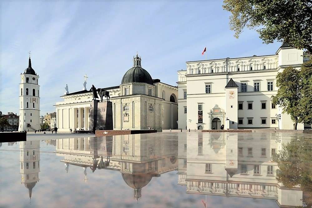 Lituânia Palácio de Vilnius e Praça da Catedral quebra-cabeças online