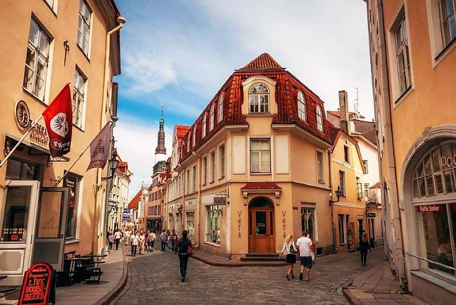 Calles del casco antiguo de estonia rompecabezas en línea