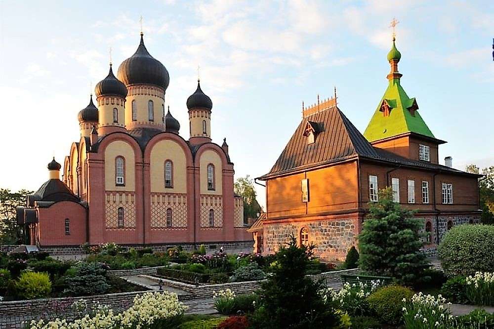 Православен манастир в Естония онлайн пъзел