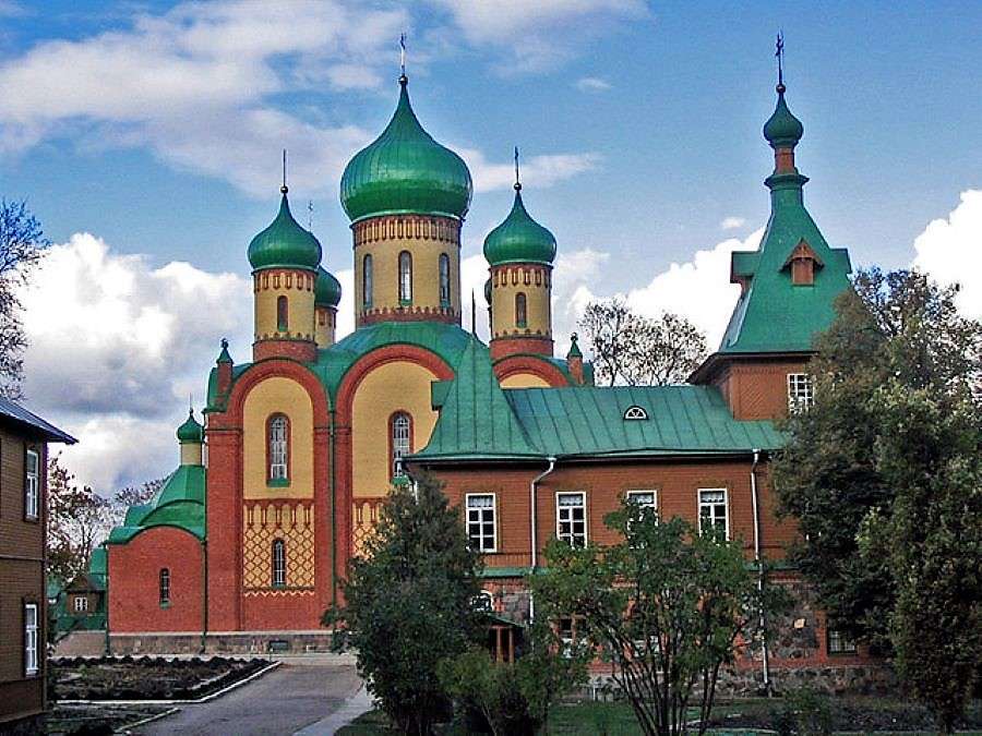Православен манастир в Естония онлайн пъзел