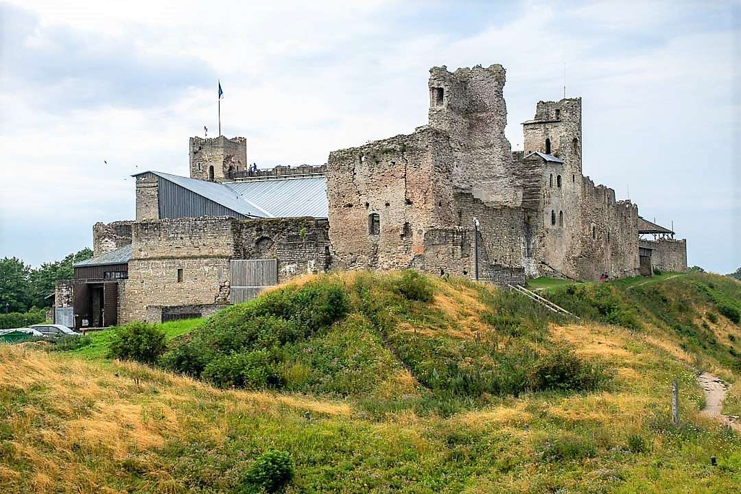 Замковый комплекс Эстония в Раквере пазл онлайн