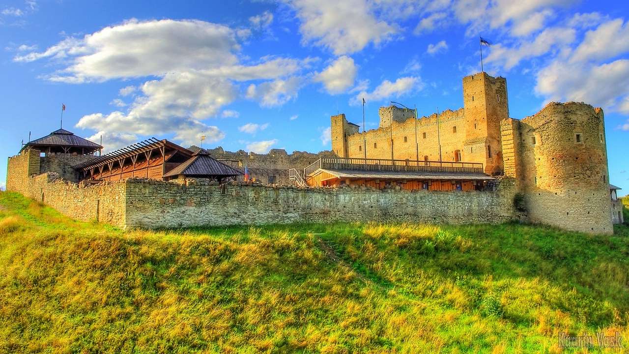 Complesso del castello dell'Estonia a Rakvere puzzle online