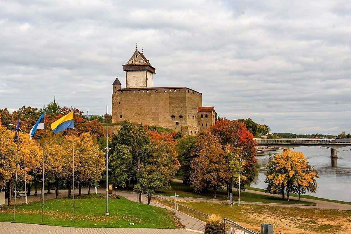 Estland Narva Hermanns fästning Pussel online