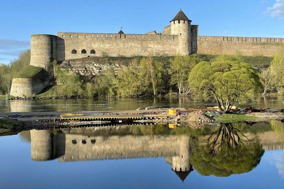 Complexe du château de Narva en Estonie puzzle en ligne