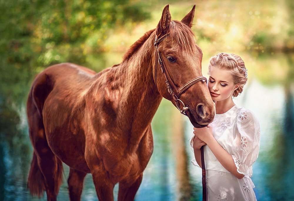 Menina com um cavalo à beira do lago quebra-cabeças online