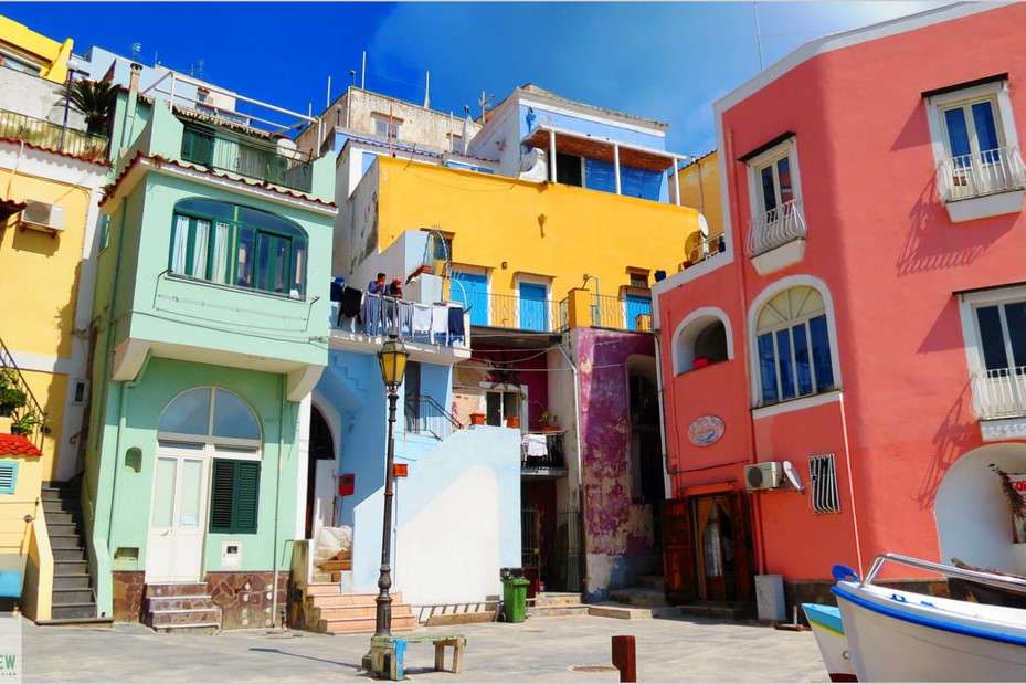 Casas coloridas na ilha de Capri puzzle online