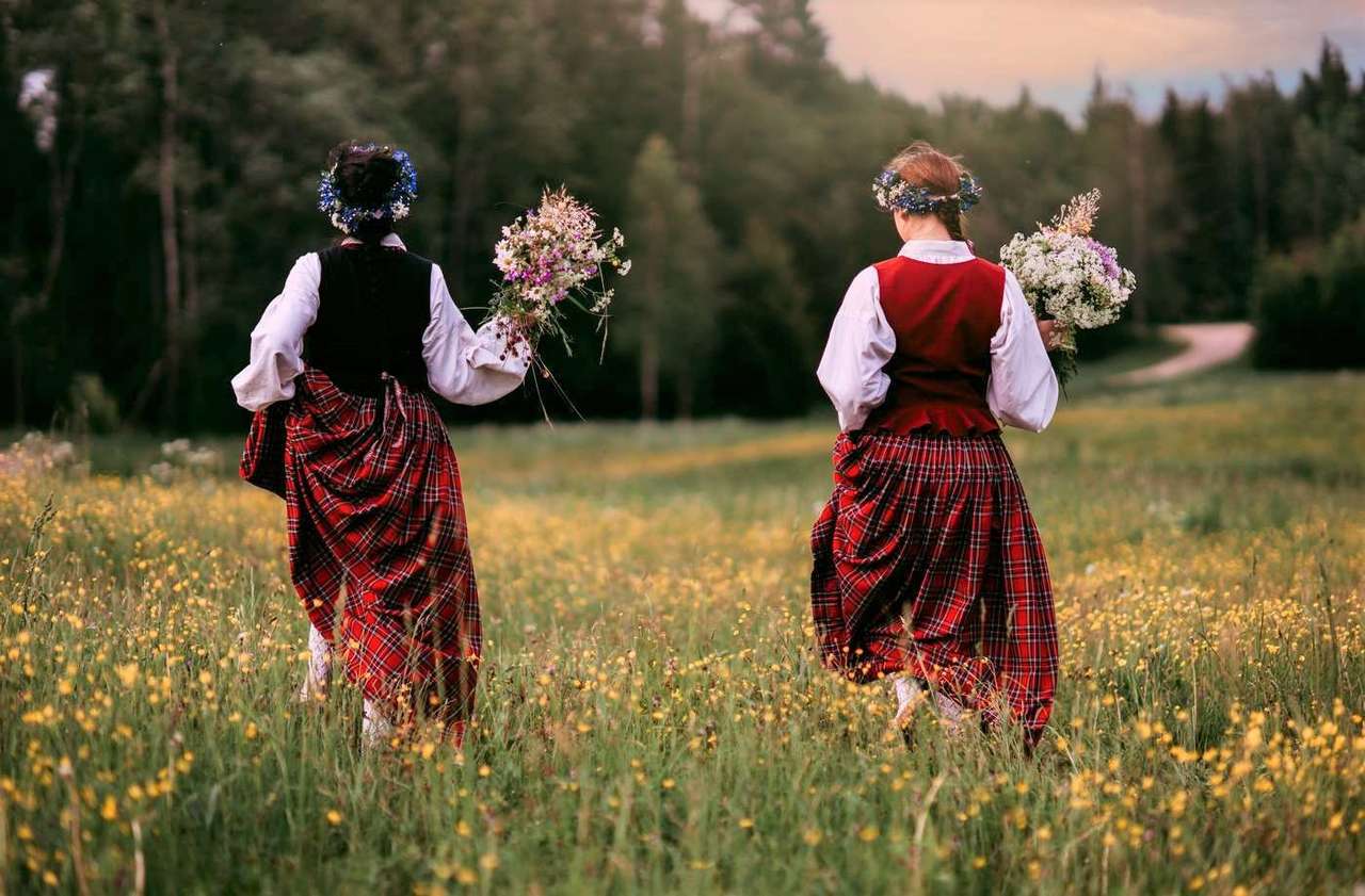 traje folklórico de letonia rompecabezas en línea