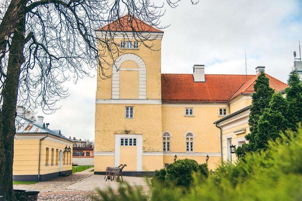 Lettonie Ensemble du château de Ventspils puzzle en ligne