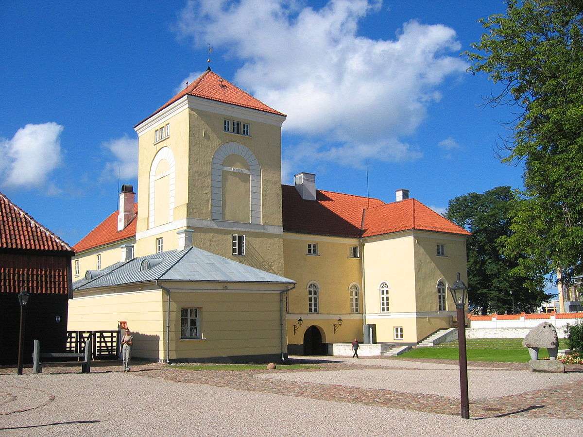 Lettonie Ensemble du château de Ventspils puzzle en ligne