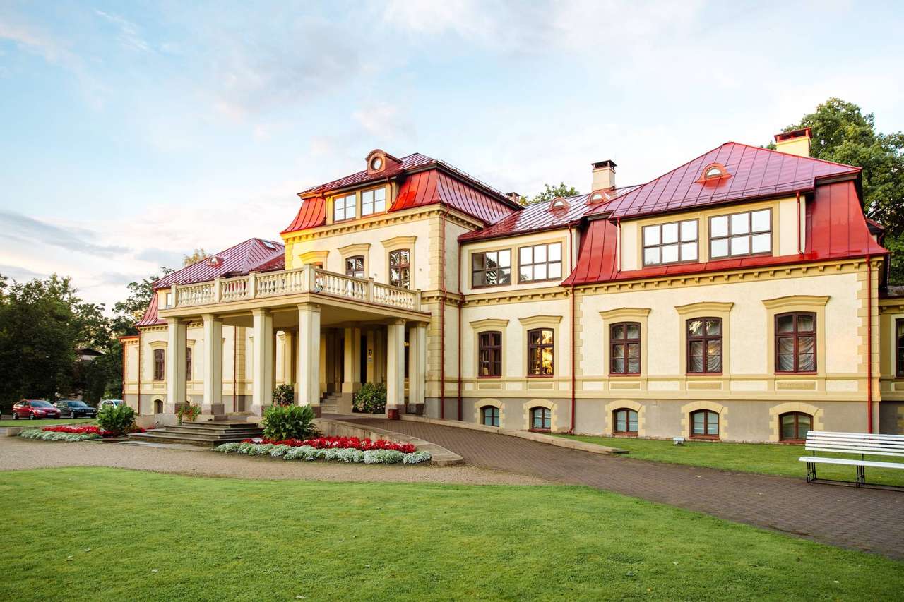 Латвия Валмиера гостиничный комплекс пазл онлайн