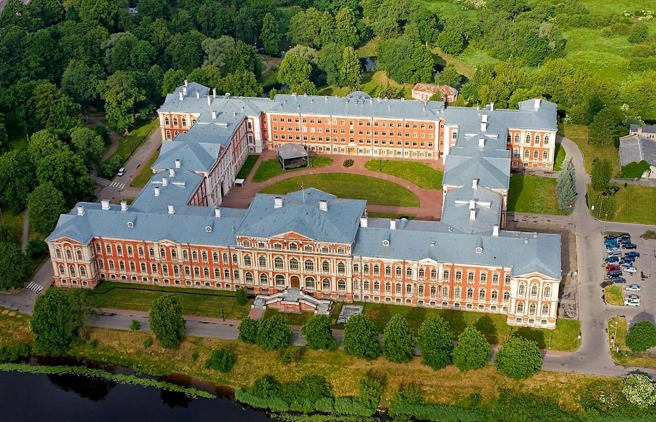 Латвия Елгавский замок пазл онлайн