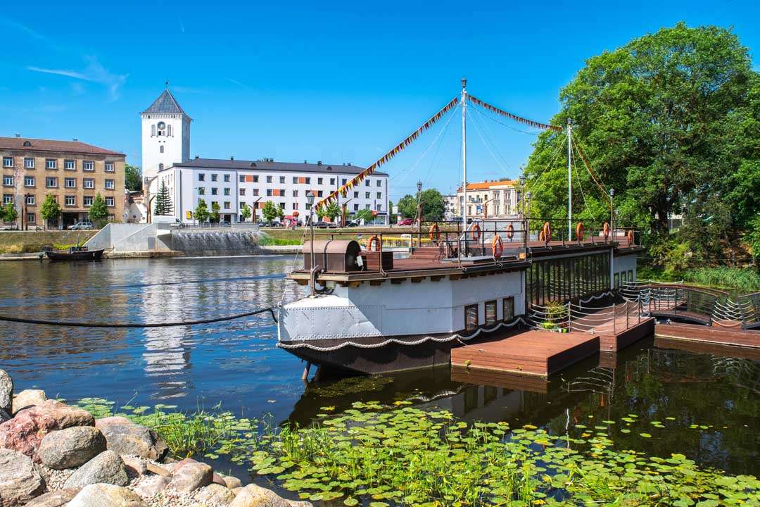 Lettonie Jelgava sur la rivière puzzle en ligne
