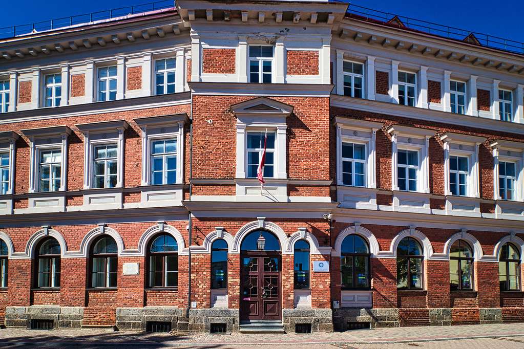 Lotyšsko budova Cesis online puzzle