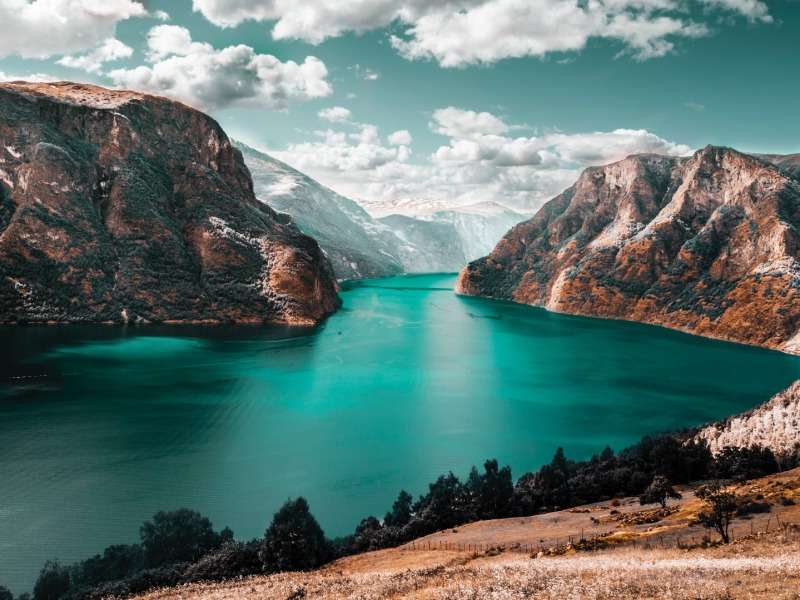 Höst vid en norsk fjord-norsk fjord på hösten Pussel online