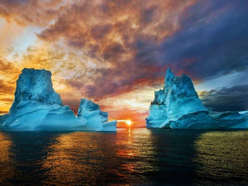 Groenlandse ijsbergen en zonsondergang legpuzzel online
