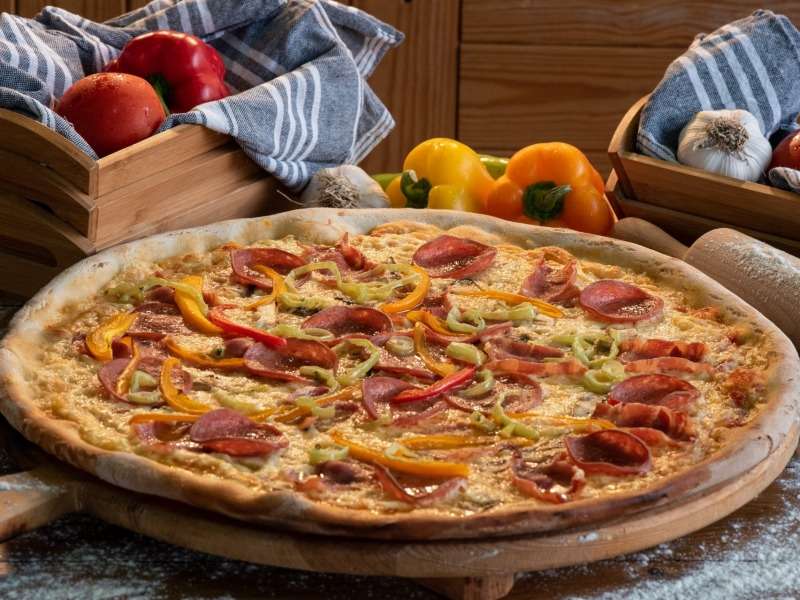 Sabrosa pizza casera rompecabezas en línea