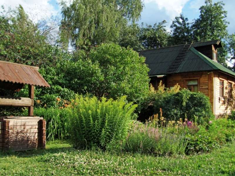 The beauty of "nature" in front of a beautiful cottage jigsaw puzzle online