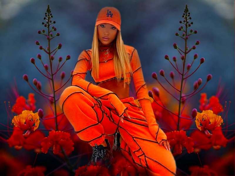 Красивая ''оранжевая'' блондинка :) пазл онлайн