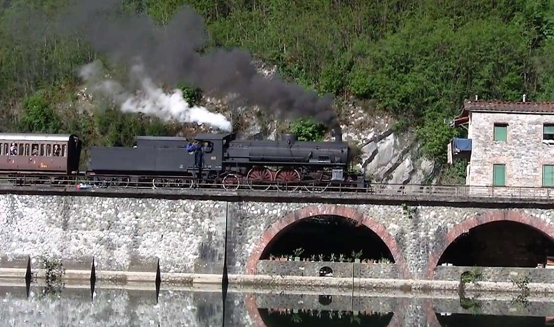 Treno a vapore in Italia Online-Puzzle