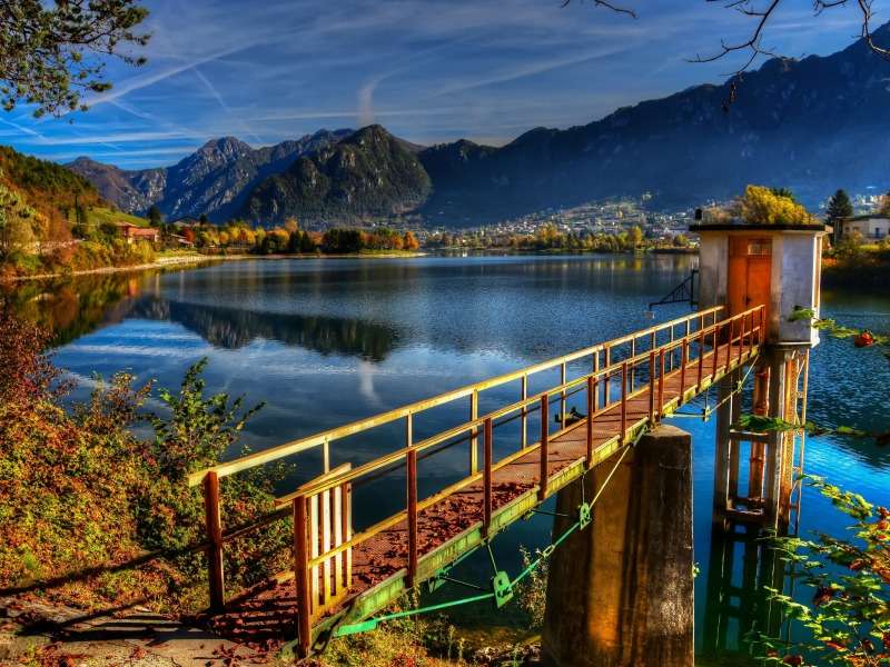 Италия-езерото Идро, красотата на природата онлайн пъзел