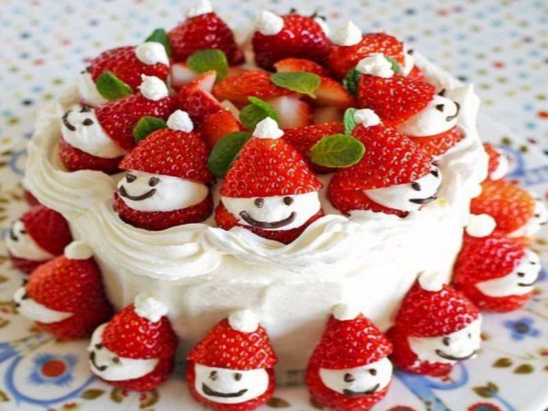 Joyeux délicieux gâteau aux fraises :) puzzle en ligne