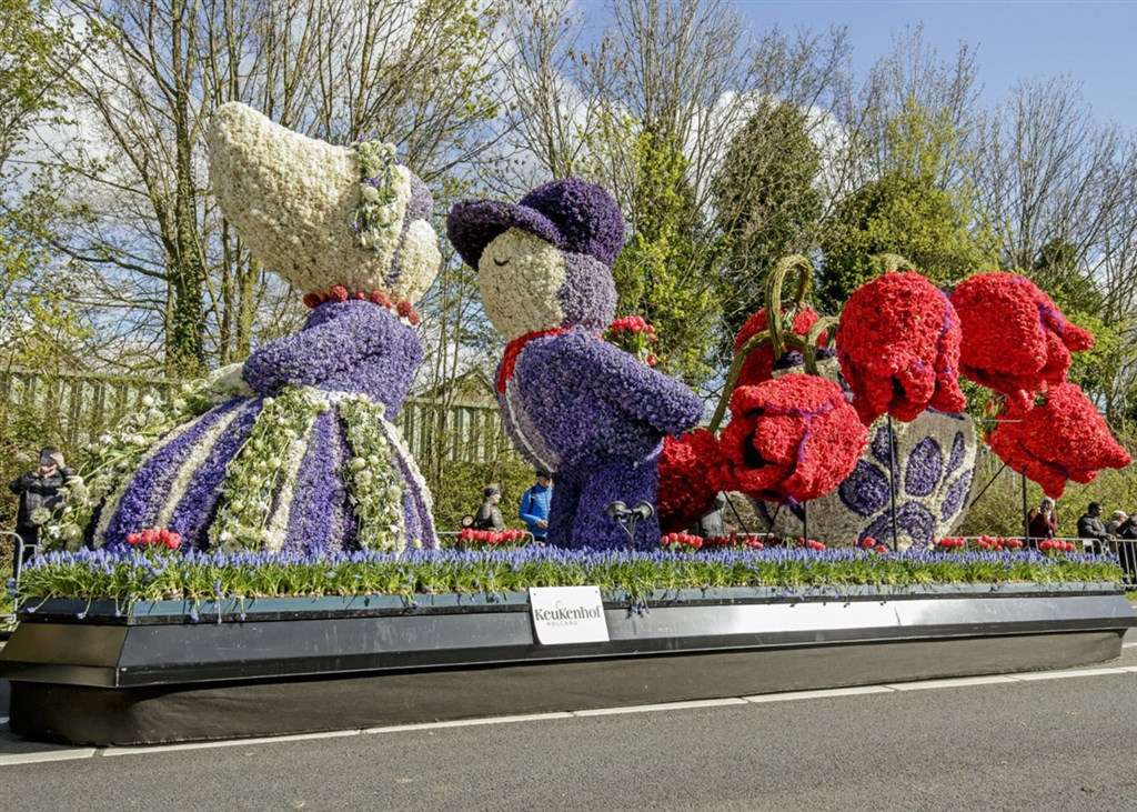 The famous flower parade in the Netherlands jigsaw puzzle online