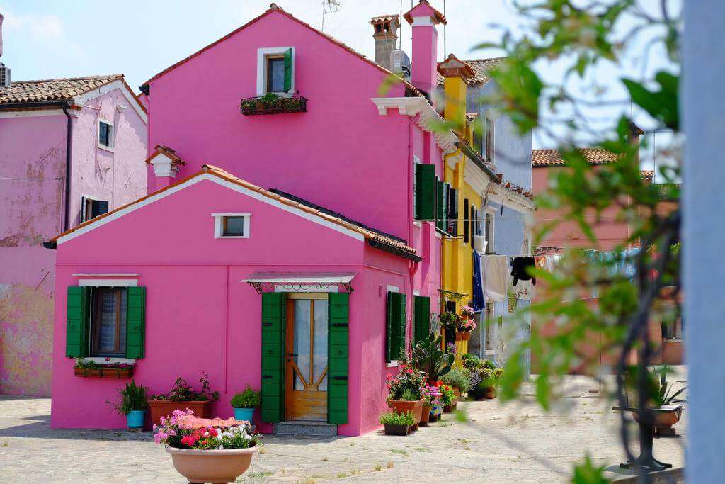 Roze huizen in Burano legpuzzel online