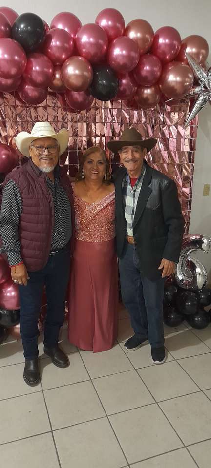 Dos galanes y una cumpleañera rompecabezas en línea