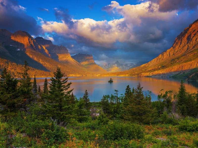 Um lago nas Montanhas Rochosas canadenses de Alberta puzzle online