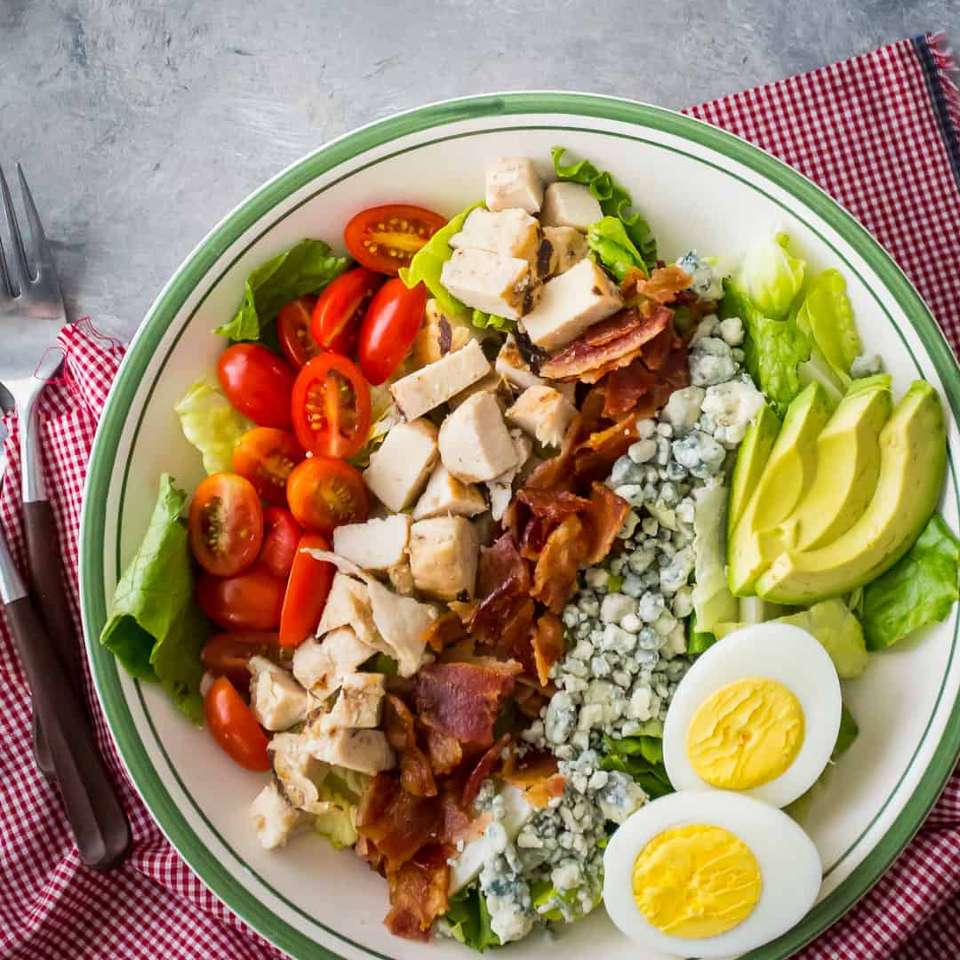 Здоровый салат Кобб пазл онлайн