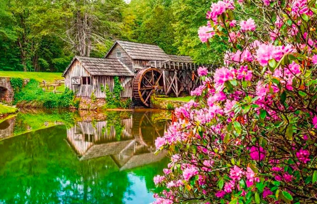Очень старая деревянная водяная мельница пазл онлайн